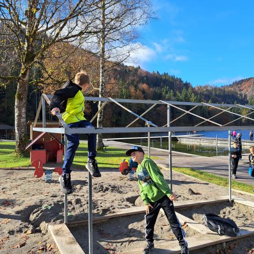 Spielplatz ...