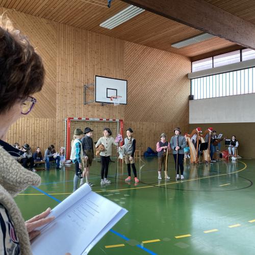 Weihnachtsfeier-Mittelschule