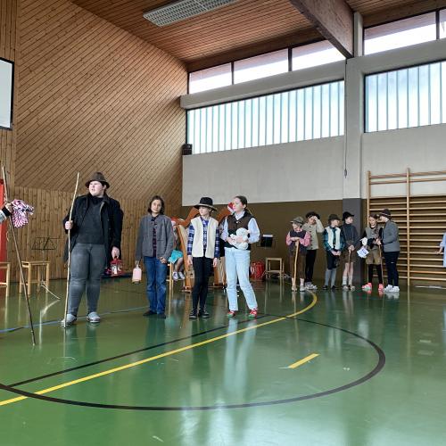 Weihnachtsfeier-Mittelschule
