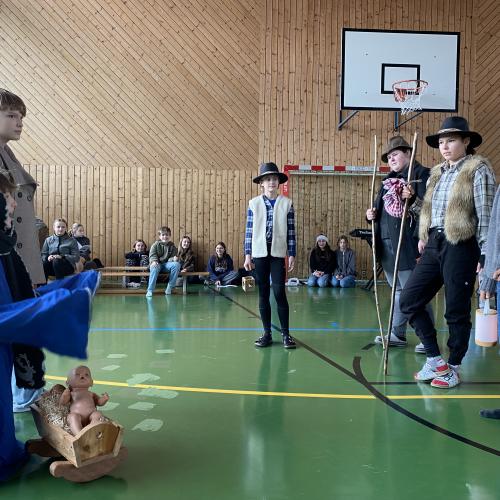Weihnachtsfeier-Mittelschule