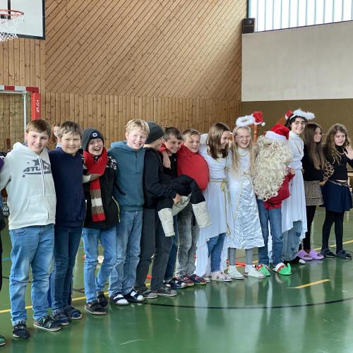 Weihnachtsfeier-Mittelschule