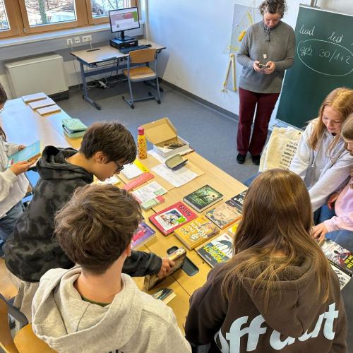 Büchertisch 3b